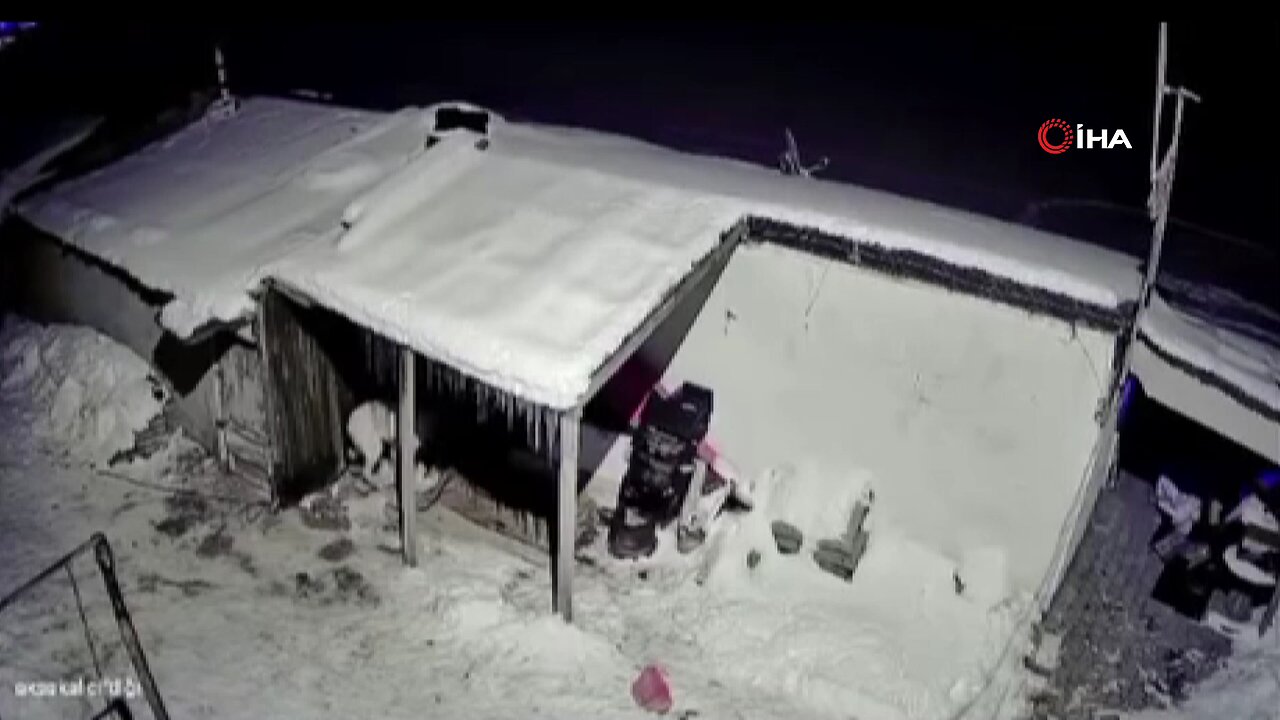 Deprem güvenlik kamerasına yansıdı