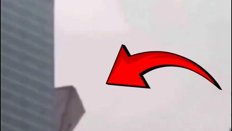 In Hongkong wird ein Pyramide Ufo gefilmt, das hinter einem Wolkenkratzer auftaucht