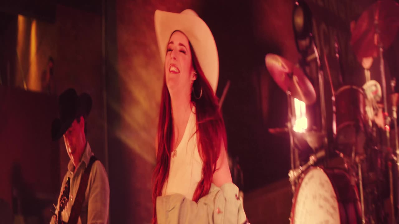 Aaron Watson - Seven Year Ache (feat. Jenna Paulette)[Official Music Video]