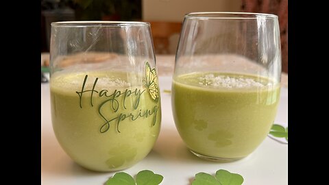 Healthy Shamrock Shake Fix! A Lucky St. Patrick's Day Sip!