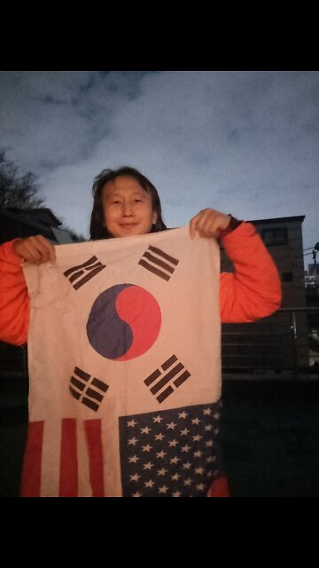 오랜만에 꺼내보는 태극기! 오늘은 삼일절. 유관순 누나와 순국선열을 기리며...!