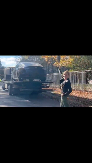 Moron Sheryl Crow Accidentally Makes MAGA Point on NPR Funding