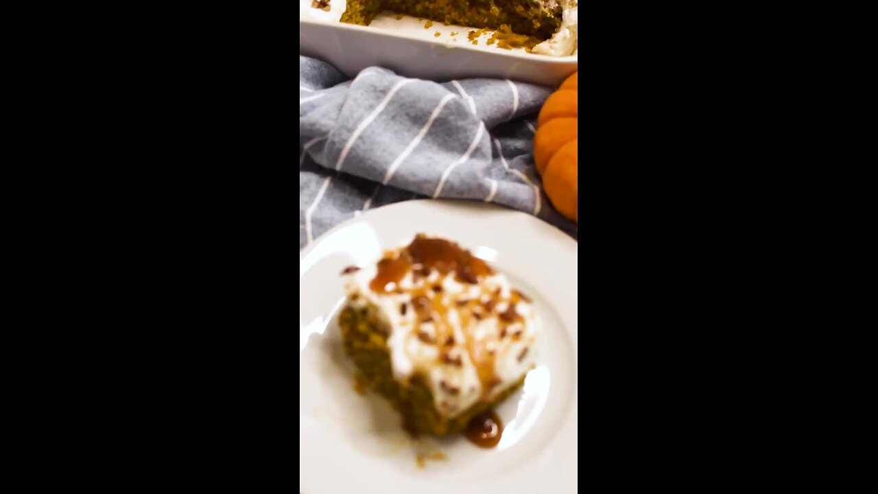 Recipe - The BEST Caramel Pumpkin Poke Cake #food #recipe #pumpkin