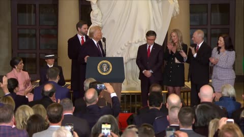 Donald Trump makes joke about politicians when talking to crowd in Emancipation Hall