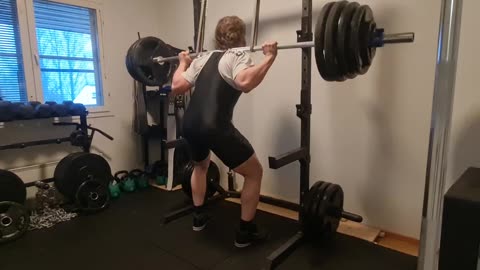 Squat with bands 200kg