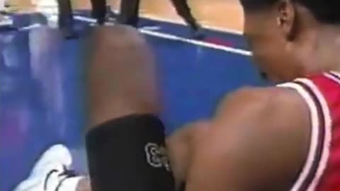 Scottie Pippen Dunks on Charles Smith! 🏀🔥 #ScottiePippen #NBAHighlights