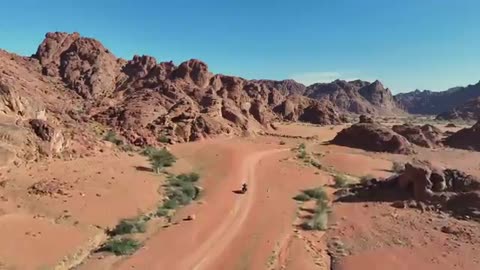 ENTER TO SAUDI ARABIA DESERT IN HER BIKE