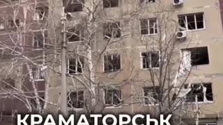 🤬 In Kramatorsk, Russian terrorists hit a high-rise building.