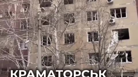 🤬 In Kramatorsk, Russian terrorists hit a high-rise building.