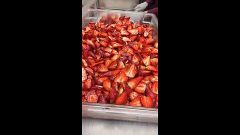 Roasted strawberries! 🍓 #illuminatecommunitychurch #soulkitchen #chefn #faithfoodfellowship