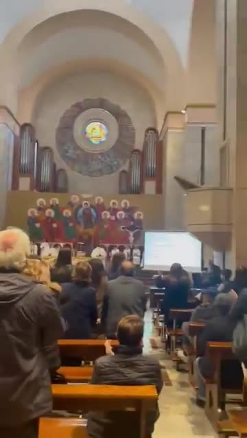 Saro con Te, Tu non devi Mollare, Napoli torna Campione (splendid moment in a Church in Napoli)