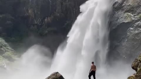 Discover the Stunning Waterfalls of Sri Lanka