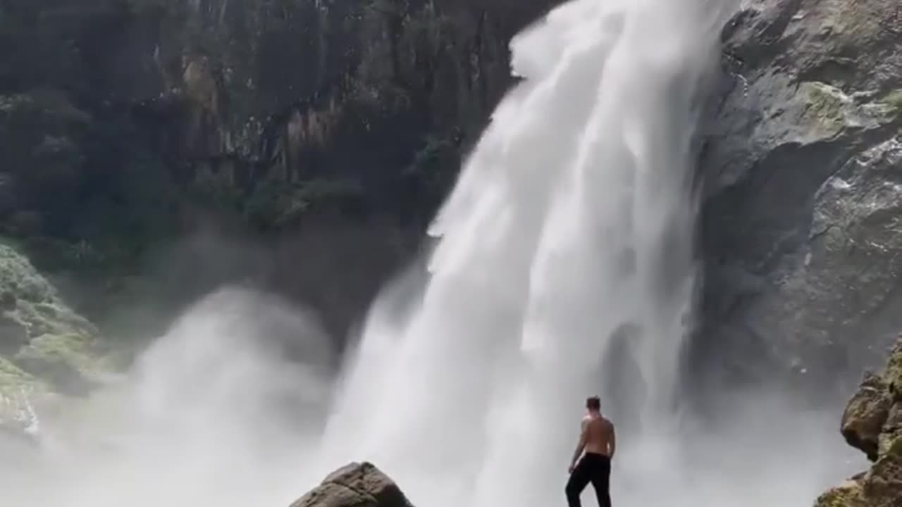 Discover the Stunning Waterfalls of Sri Lanka