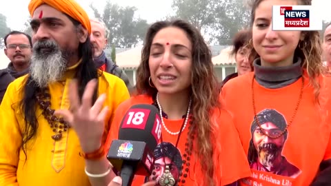 MAHAKUMBH MELA 2025. YOUNG GIRLS DEVOTIES FROM ITALY SUNG THE MANTRAS OF SHIV