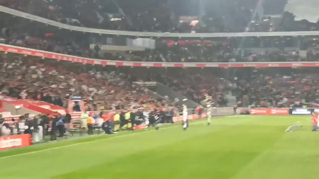 LOSC Lille vs RC Lens (superb atmosphere created by the 'Le Dogue')