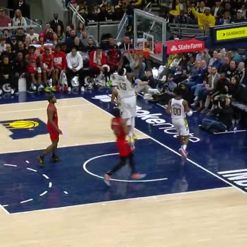 Indiana Pacers - defense 👉 offense Myles Turner's block leads to Pascal Siakam's easy jam.