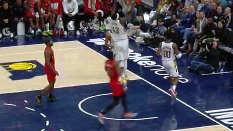 Indiana Pacers - defense 👉 offense Myles Turner's block leads to Pascal Siakam's easy jam.