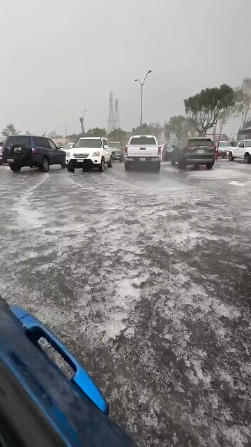 🇺🇸 “That’s just Ice - pouring down the street” Ventura Counties, CA