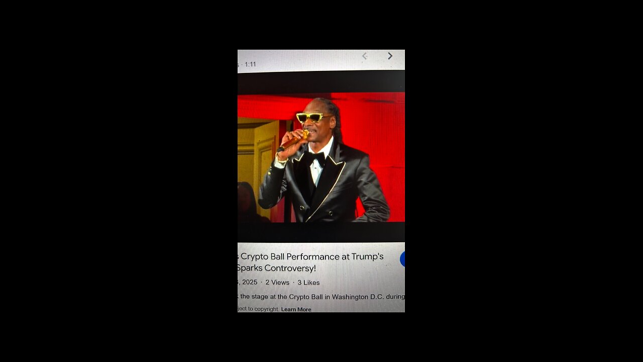 Snoop Dogg DJ’s @ inauguration:The 💋 and make up moment…