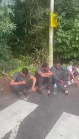 migrants getting off buses in uk