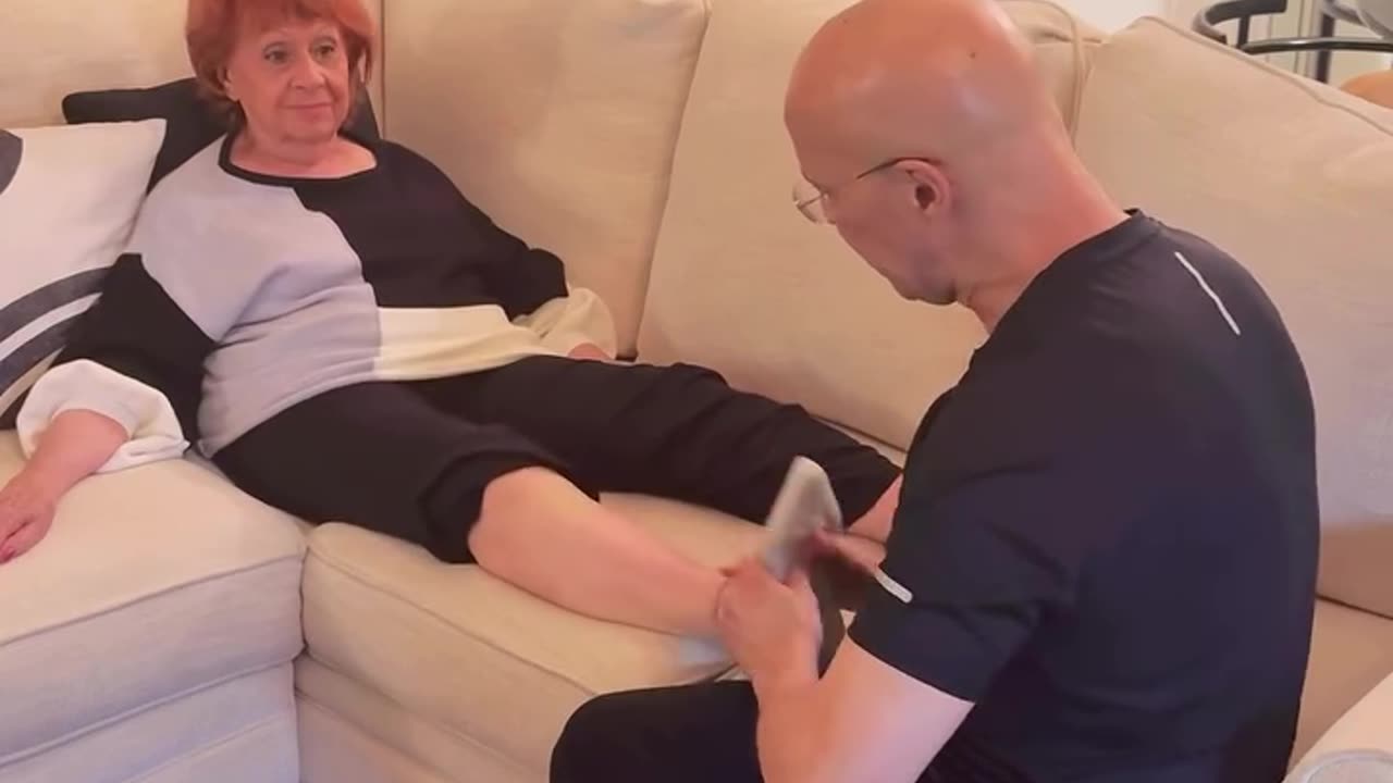 Boost Leg Circulation: Easy Way to Increase Blood Flow! Dr. Mandell