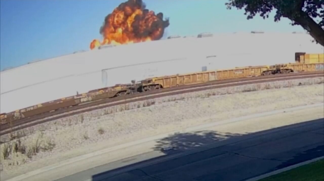 GRAPHIC - Plane Crashes Into Building In Fullerton, CA