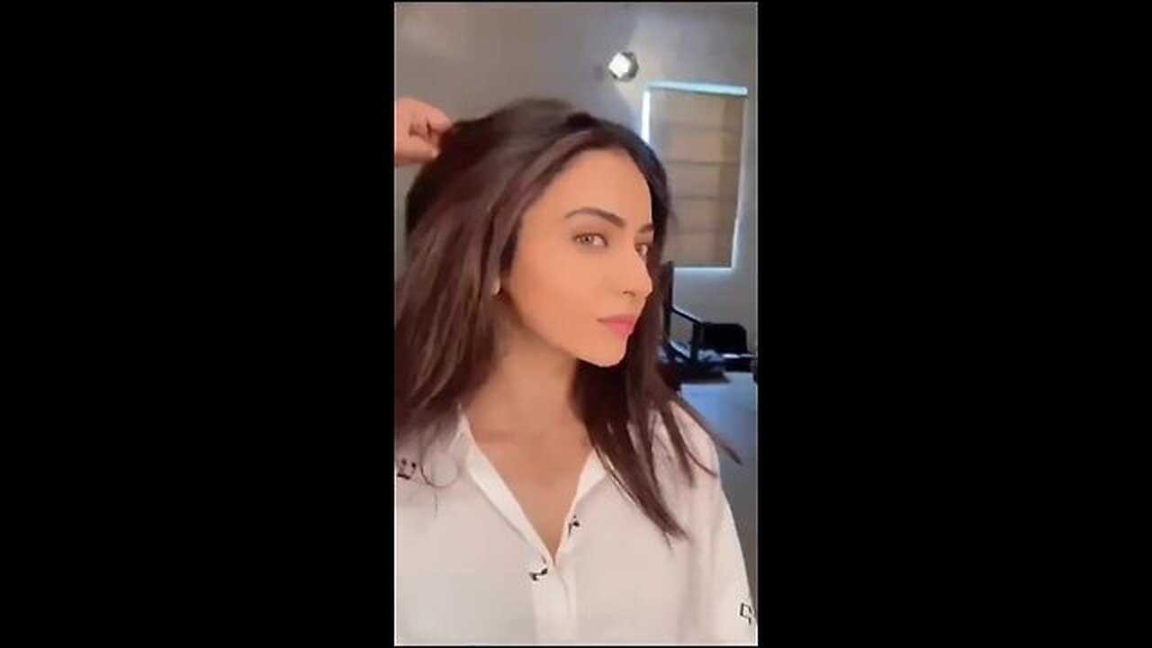 A glimpse into #RakulPreet getting ready for shoot