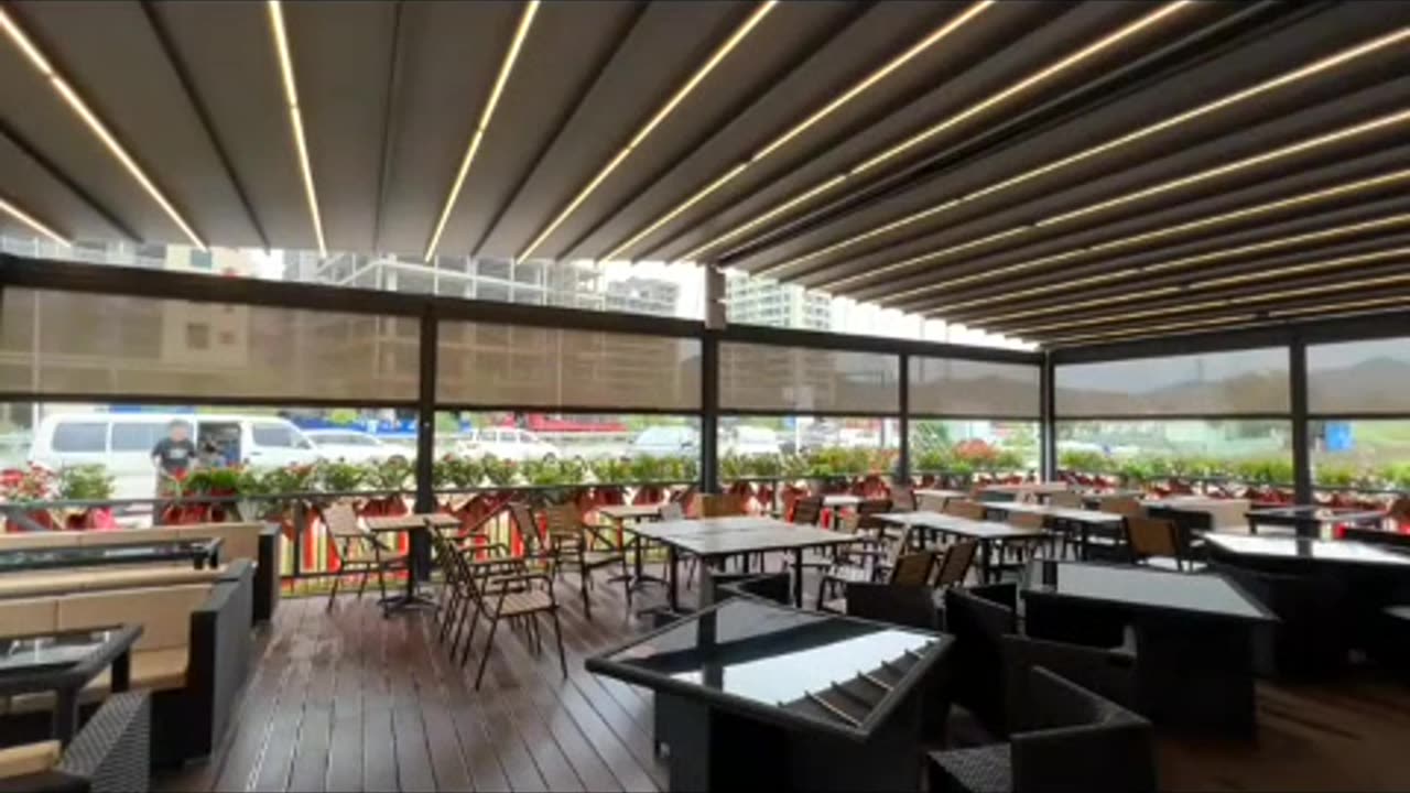 跳DJ舞蹈不笑或没欢乐表情的人可能常常是对音乐舞蹈不怎么喜欢的人