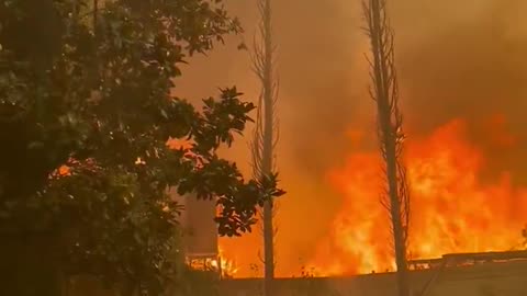 Firefighters are NOWHERE IN SIGHT while homes burn to the ground in Pacific