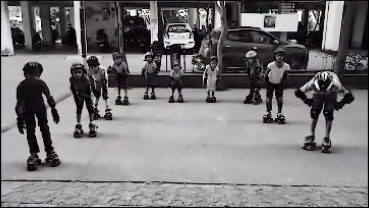 Warm- up before skating | Skating | Skating girl | #rumble #skating #Harshalidhankhola