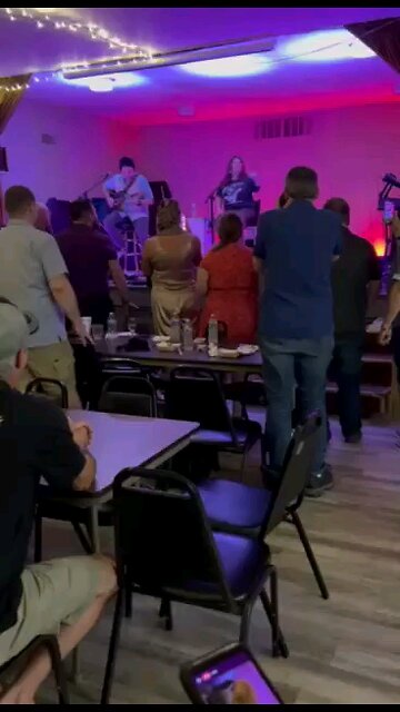 Tiffany singing i think we're alone now