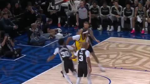 Myles Turner: MEAN DUNK! 💥 Cutting down the lane for the Pacers! #Pacers #Spurs