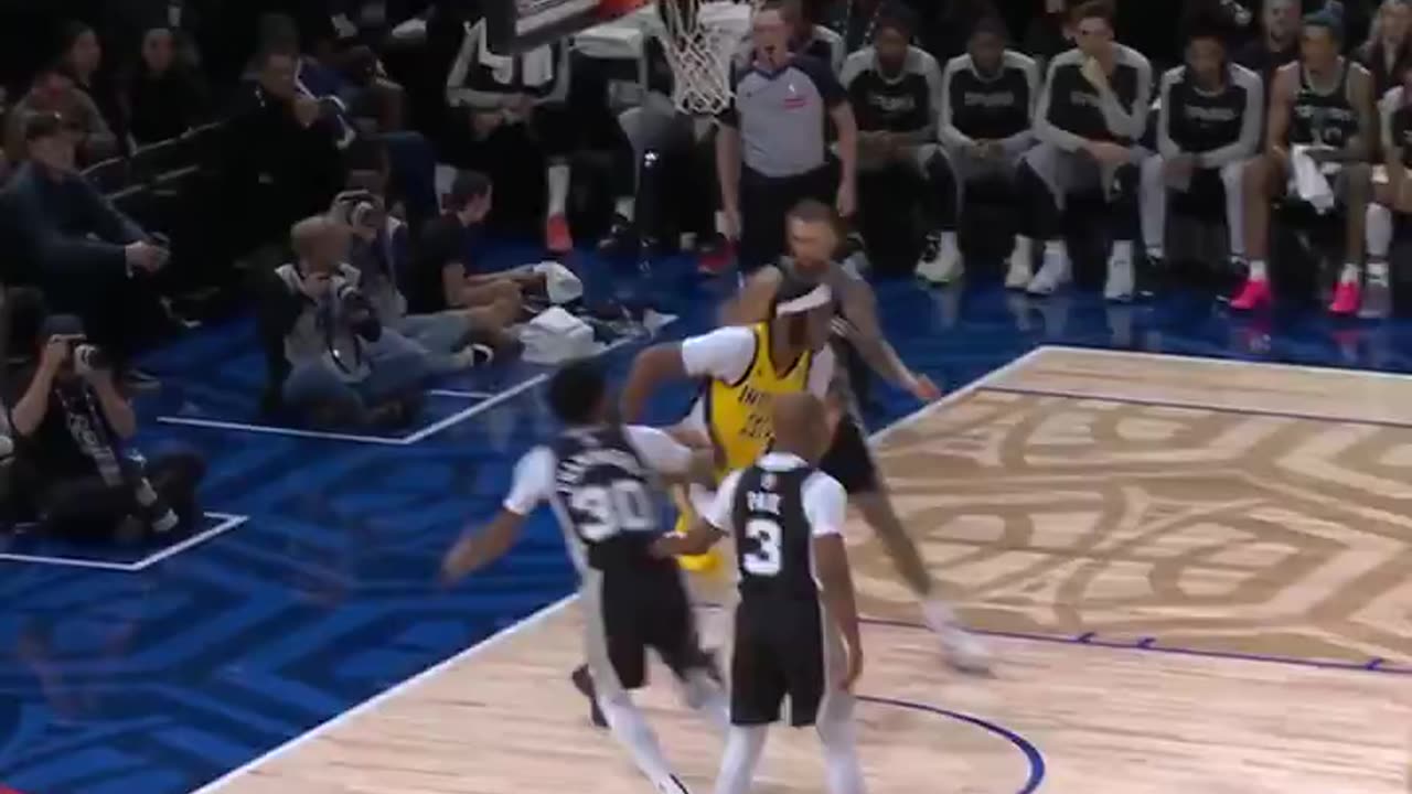 Myles Turner: MEAN DUNK! 💥 Cutting down the lane for the Pacers! #Pacers #Spurs