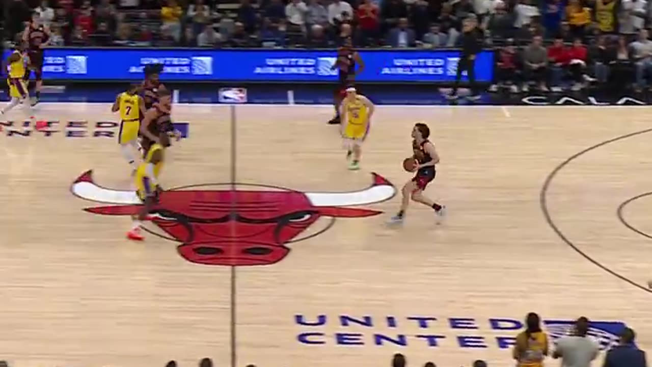 NBA - JOSH GIDDEY WINS IT AT THE BUZZER FROM HALF COURT 🚨