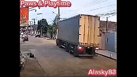 TRUCK TRIES TO TURN AROUND ON A NARROW STREET AND LOOK AT THE DISASTER IT CAUSES.