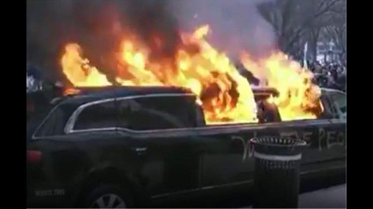 flashback 2017 inauguration protests in DC 2 cars set on fire