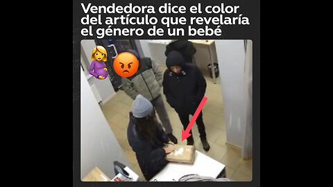 Empleada dice el color de una mercancía de una fiesta de revelación de género