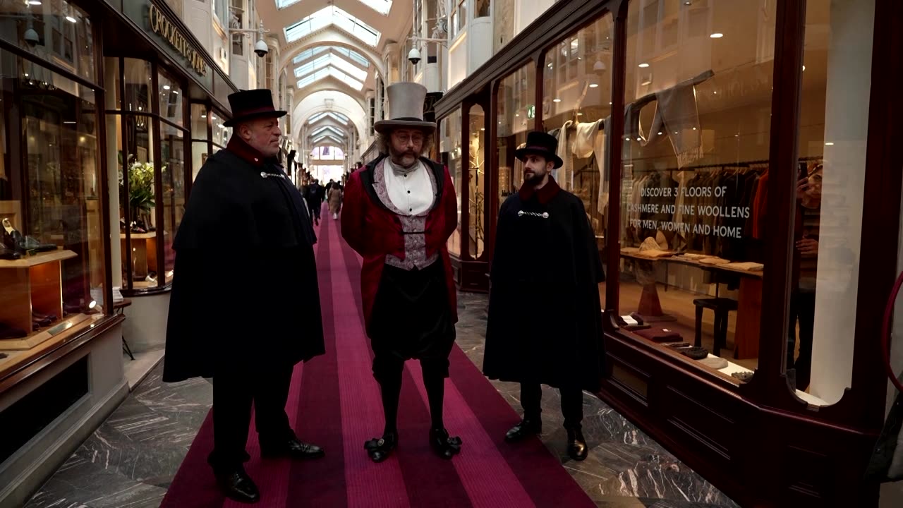 This performer gets rare permission to whistle in London arcade