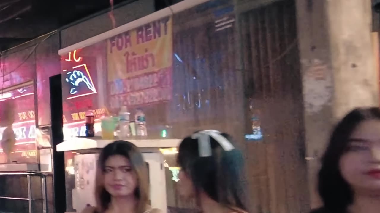 Walking tour Pattaya nightlife 2025