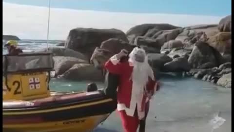 Shocking Fall of Santa Claus (or Kris Kringle) in Chile! The Unthinkable Happened!