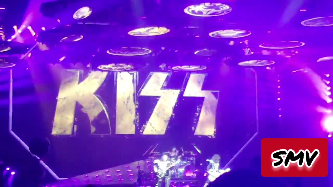 #ShittyMillennialVideos📱📹🎬 KISS 💋 - Do You Love Me? ❤️‍🔥💘🥹 @ Moda Center Portland, OR 02/01/2019