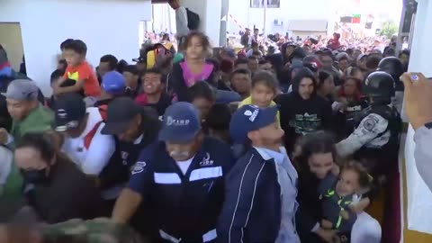 Perfect storm: Over 1K migrants SURGING towards US southern border as Trump races to respond