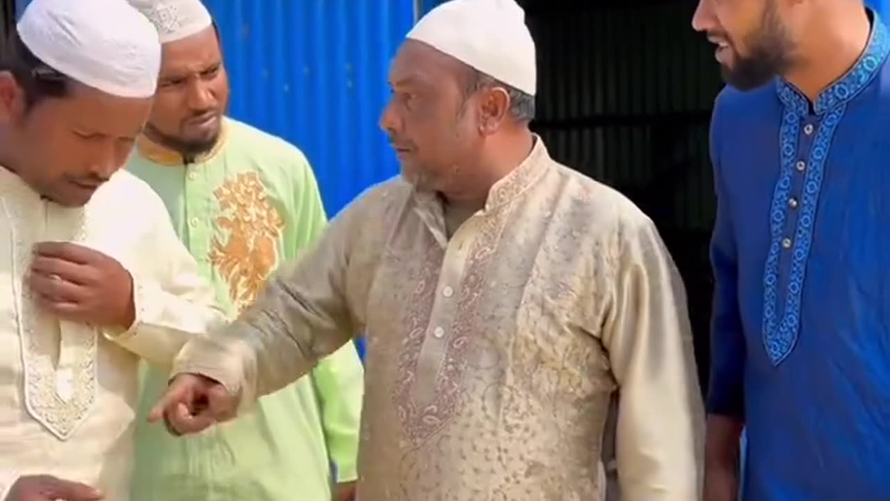 শুক্রবারে মসজিদে যায়না। তারপর যে বুদ্ধিতে মসজিদে নিয়ে গেলো ইসমাঈল ভাই