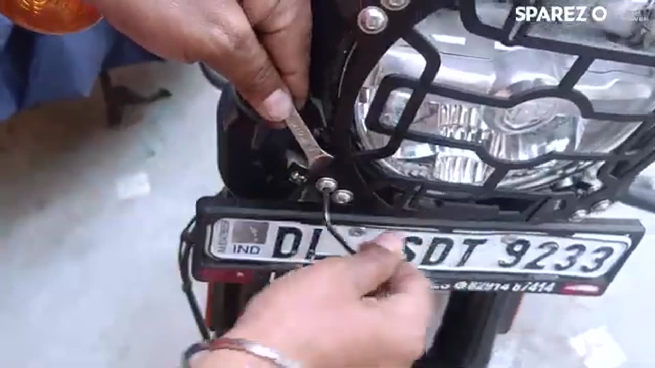 Royal Enfield Shotgun 650 | Headlight Grill | Unboxing and Installation - SPAREZO