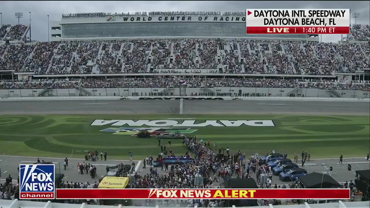 Trump is greeted with massive applause at the Daytona 500