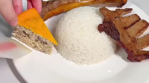 Broken Rice with Pork Ribs and Rolls at Home