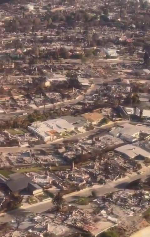 President Trump and First Lady Melania surveyed the horrific destruction in Los Angeles...