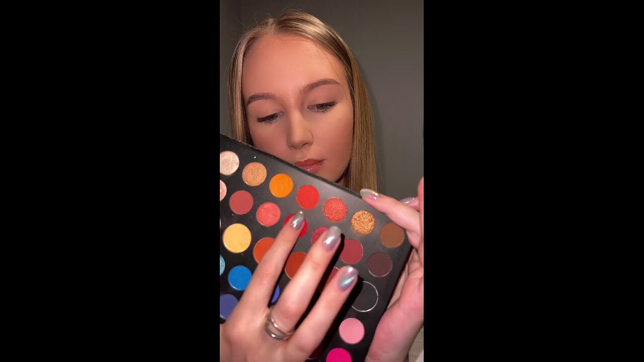 red eyeshadow hack 🌹