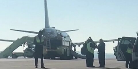 Flames erupt from wing of United Airlines flight before takeoff