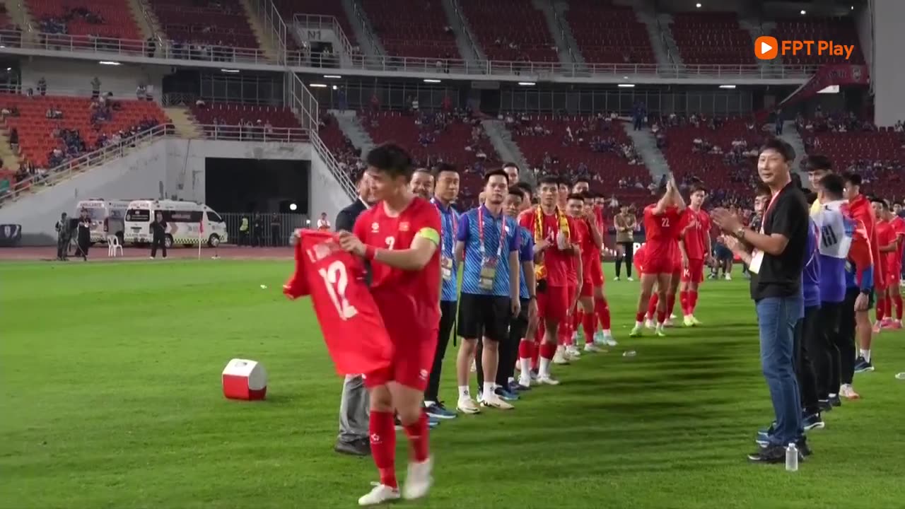 VIETNAM TEAM LIFTS THE CUP IN THAILAND